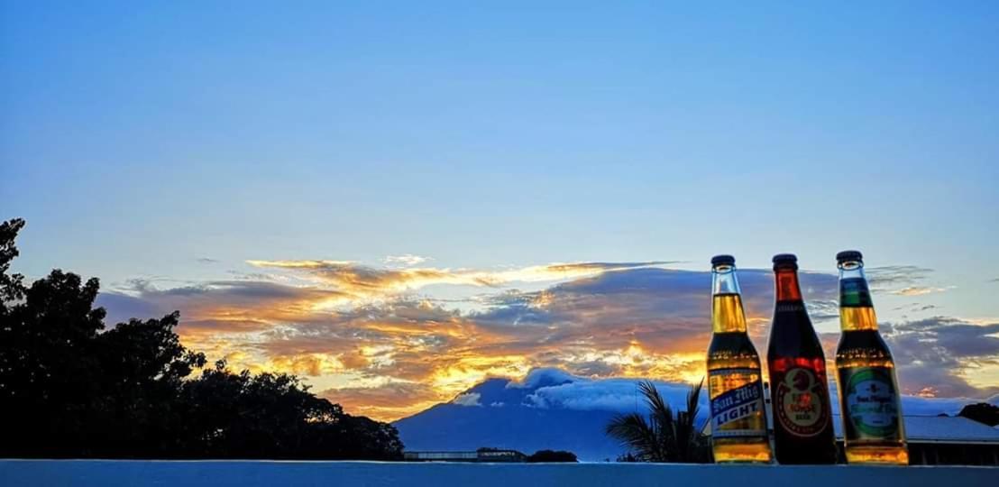 Antwet Backpacker'S Inn & Rooftop Bar Dumaguete City Exterior photo