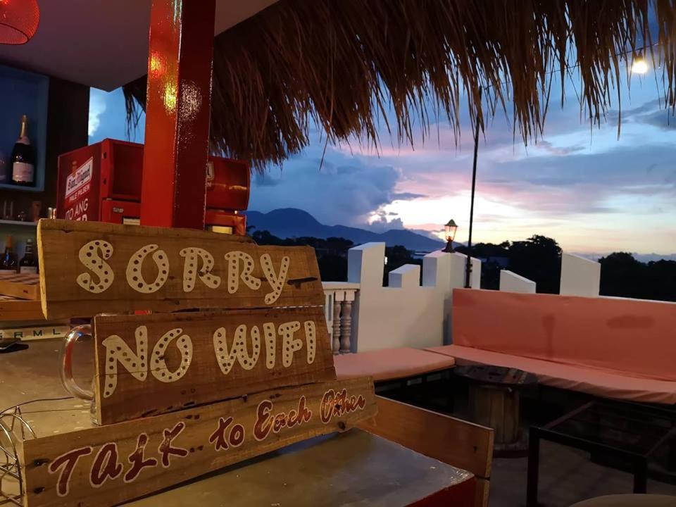 Antwet Backpacker'S Inn & Rooftop Bar Dumaguete City Exterior photo
