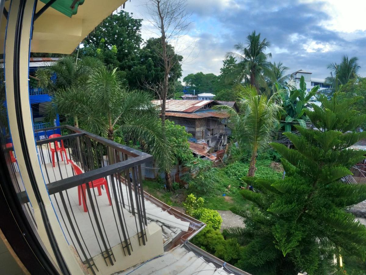 Antwet Backpacker'S Inn & Rooftop Bar Dumaguete City Exterior photo