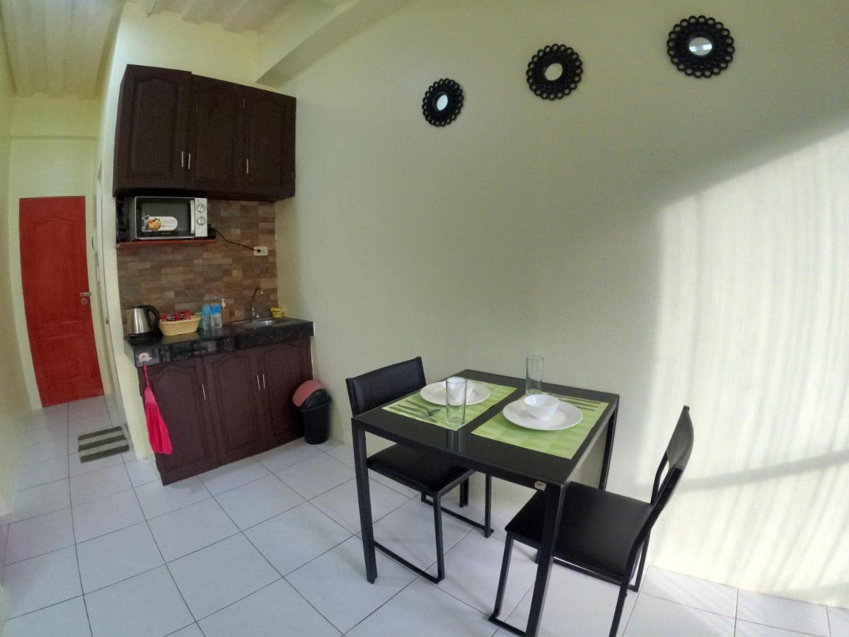 Antwet Backpacker'S Inn & Rooftop Bar Dumaguete City Exterior photo
