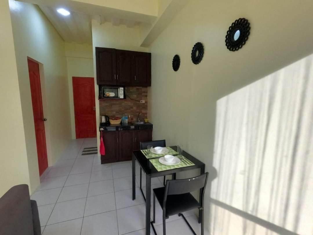 Antwet Backpacker'S Inn & Rooftop Bar Dumaguete City Exterior photo